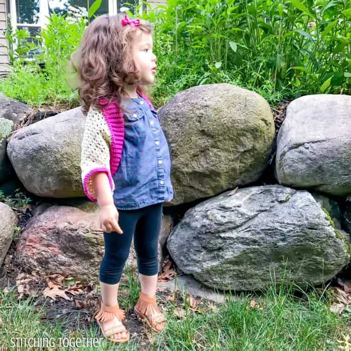 girl outside wearing a crochet shrug and cute outfit