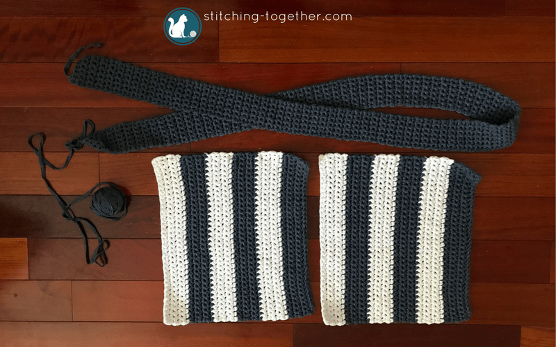 Make this easy crochet bag using the free pattern. Its a great bag for beginners. Free crochet pattern. 