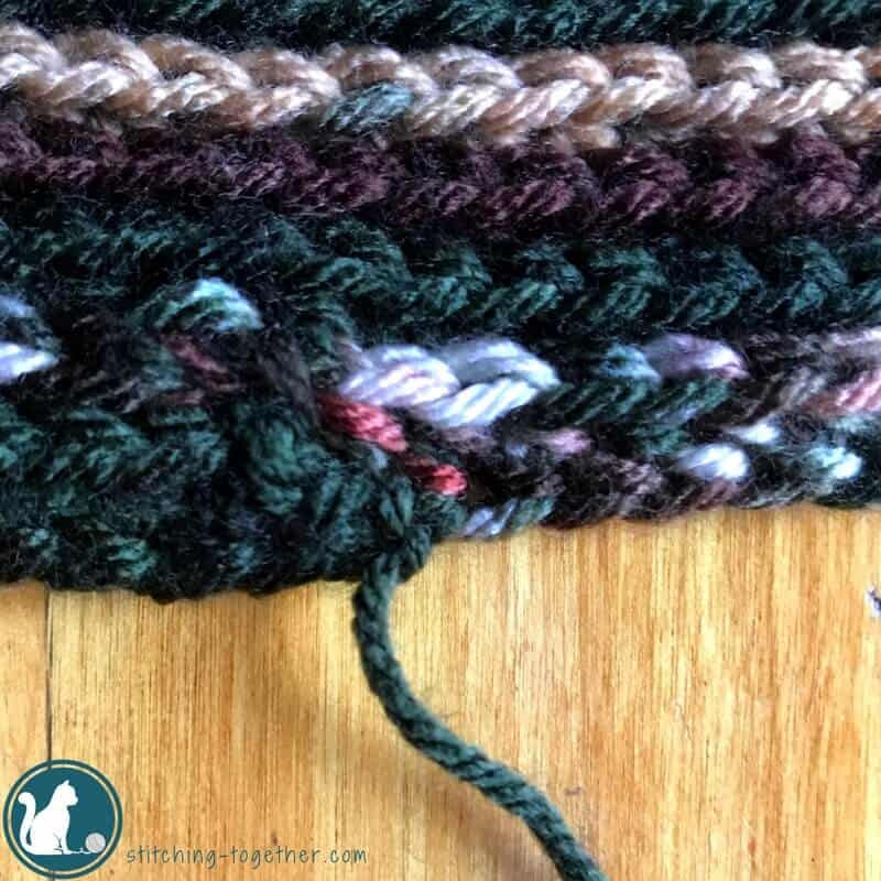 Easy Infinity scarf free crochet pattern perfect for a toddler or young kid. The varigated yarn makes the pattern stand out and makes it easily custimizable for a boy or a girl.
