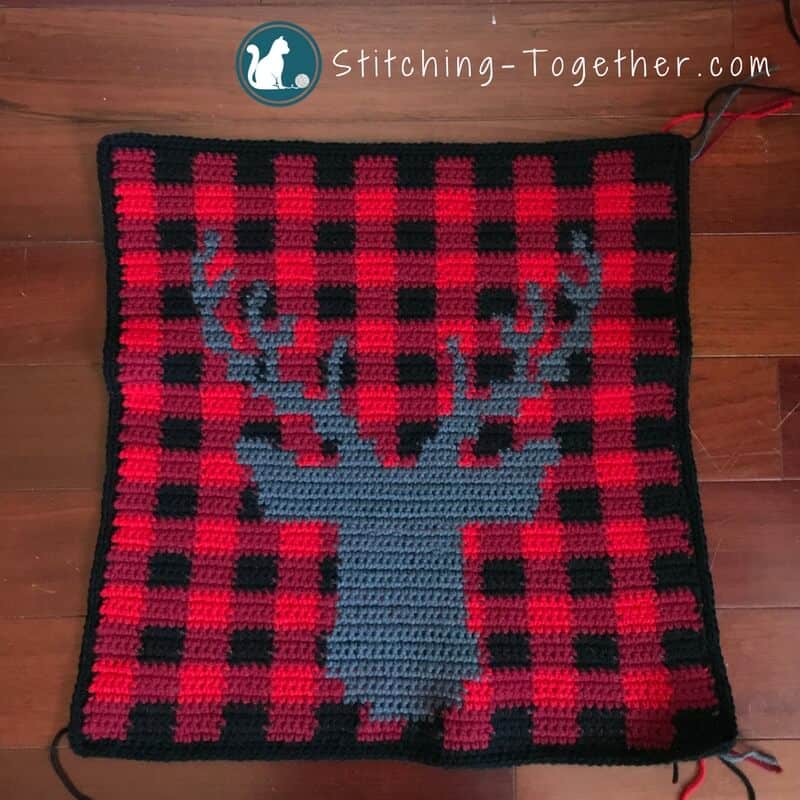 Wow! What a cute buffalo check crochet pillow cover. Get in the holiday spirit with this free crochet pattern. Plaid plus a stag – couldn’t get any trendier. #RHSS #CrochetChristmas #Christmasdecor