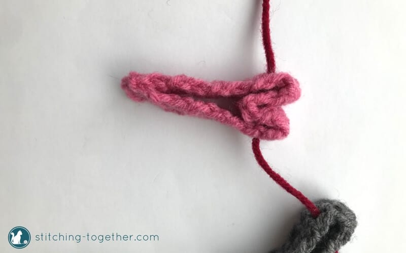  Get ready for Valentines Day with this adorable crochet heart garland. Perfect quick and easy way to DIY your Valentines Day decor. The garland would also make a cute decoration for a little girls room. | Free crochet pattern #ValentinesDaydecro #heartsgarland #crochethearts #freecrochetpattern