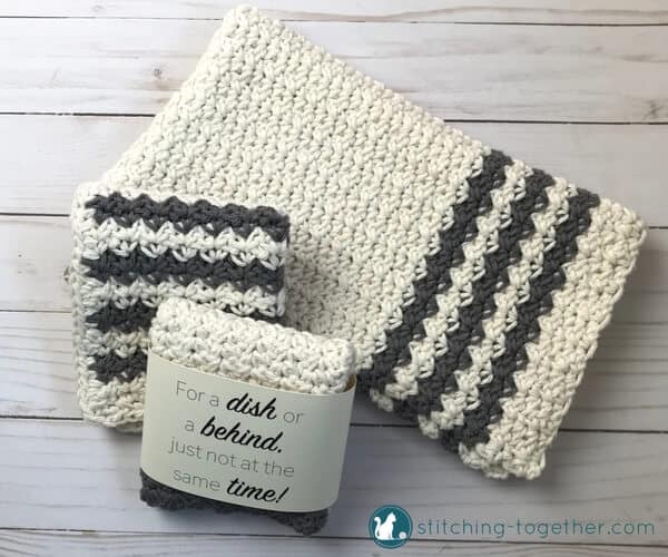 Free crochet pattern for this modern farmhouse dish towel. Add diy rustic style to your kitchen or bathroom.