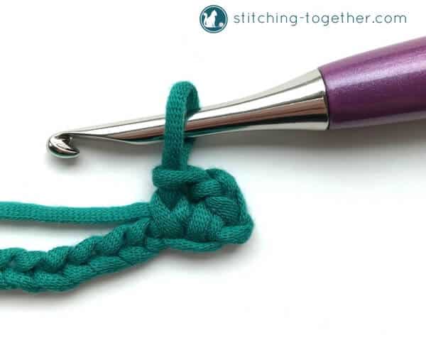 Learn how to crochet the spider stitch with this step by step photo tutorial. It is an easy to follow guide for the spider stitch. 