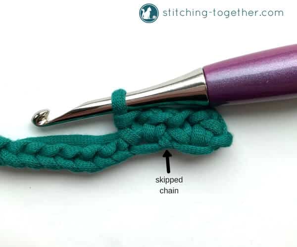 Learn how to crochet the spider stitch with this step by step photo tutorial. It is an easy to follow guide for the spider stitch. 