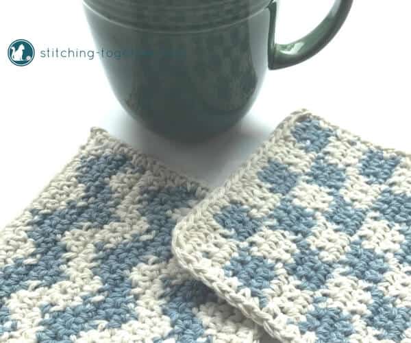 Quick farmhouse crochet coasters perfect for your farmhouse decor. These simple coasters are great for practicing crochet color changes. Pin the free crochet pattern and graphs, grab your cotton yarn, and start crocheting! They’d also make a wonderful housewarming gift. 