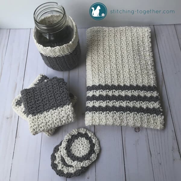 Spruce up those mason jars with this adorable crochet mason jar cozy. Perfect for adding a farmhouse touch to your home décor or use as a cozy to keep your drinks cool. This is a super easy crochet pattern you can finish in an hour. 