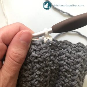 Spruce up those mason jars with this adorable crochet mason jar cozy. Perfect for adding a farmhouse touch to your home décor or use as a cozy to keep your drinks cool. This is a super easy crochet pattern you can finish in an hour.
