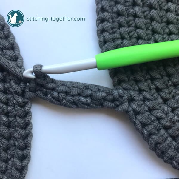 crocheting bottom of crochet circle bag