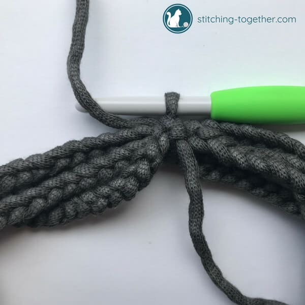 single crochet around circle bag handle