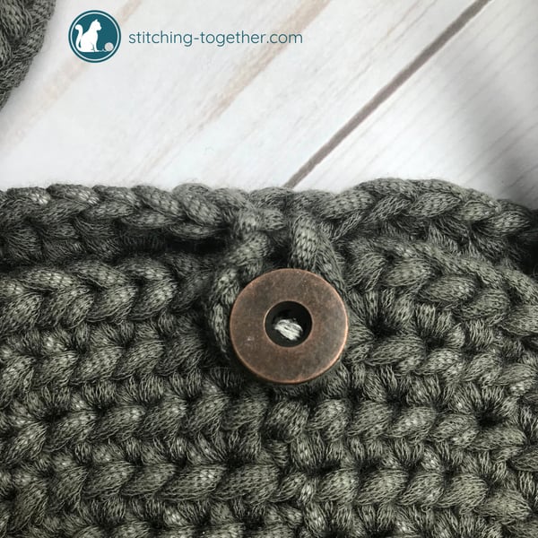 close up of button closure for circle bag pattern