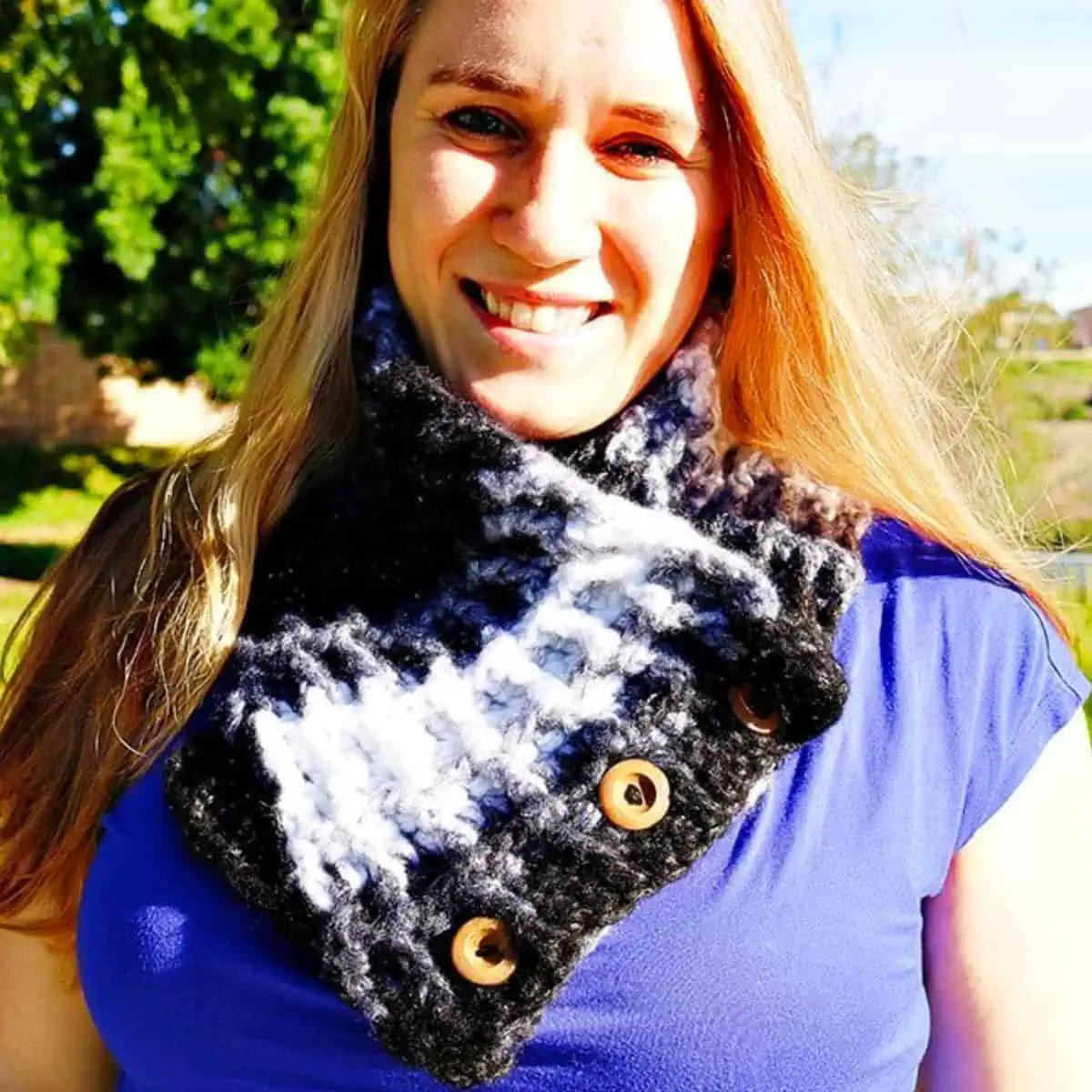 woman wearing a crochet cowl with buttons
