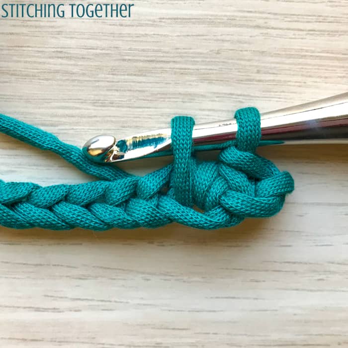 step 4 of petit pois crochet stitch