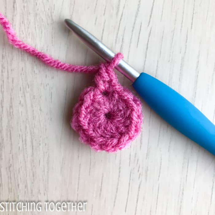 starting round 2 on a crochet circle