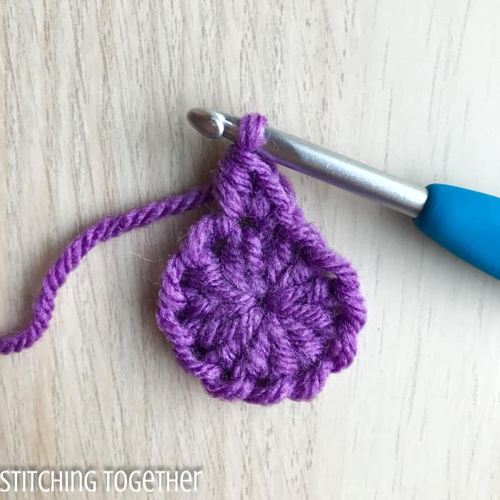 crochet circle starting second round