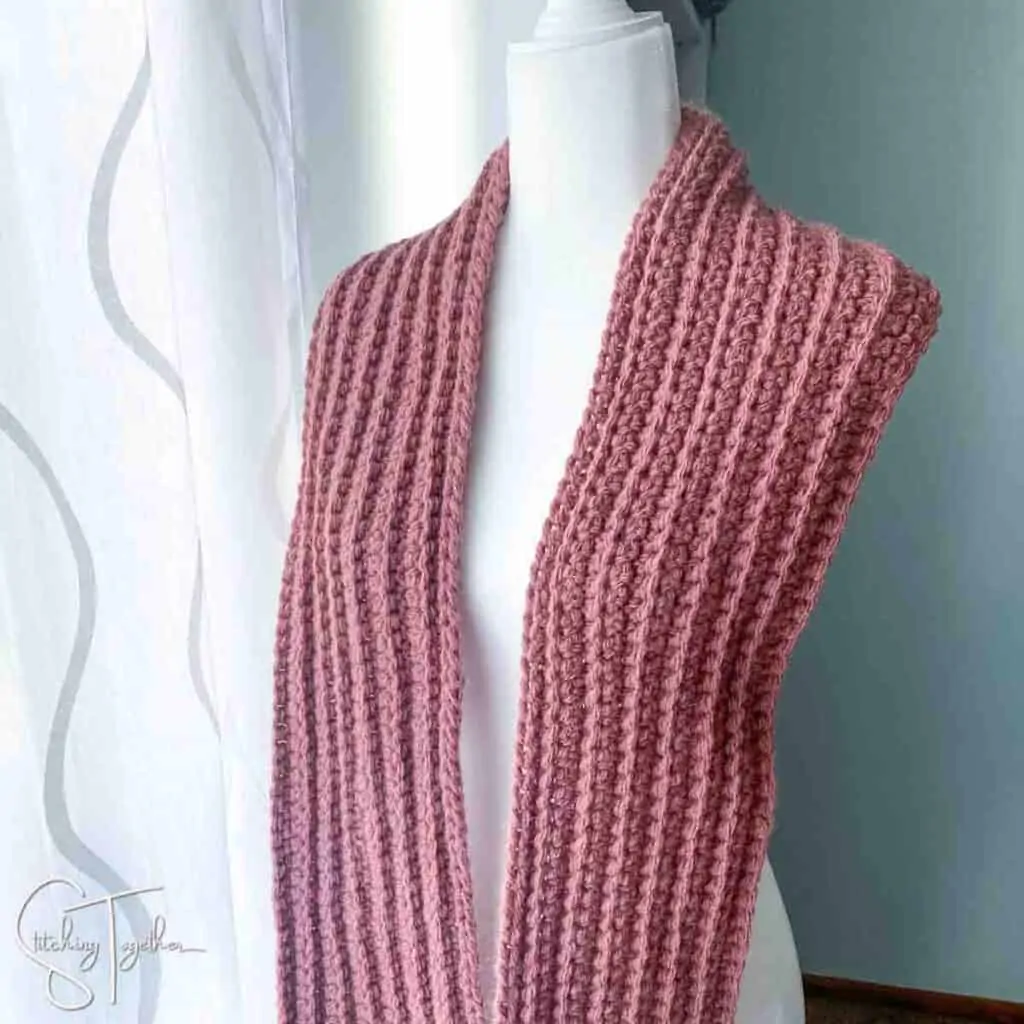 purple chunky crochet scarf on a mannequin