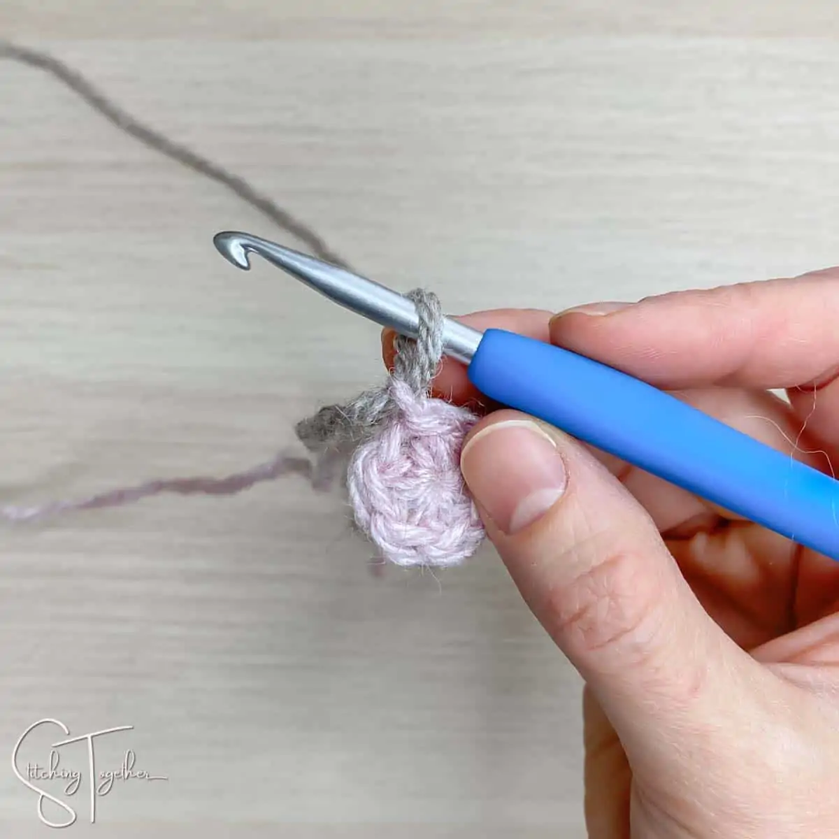 changing colors in crochet from pink to gray