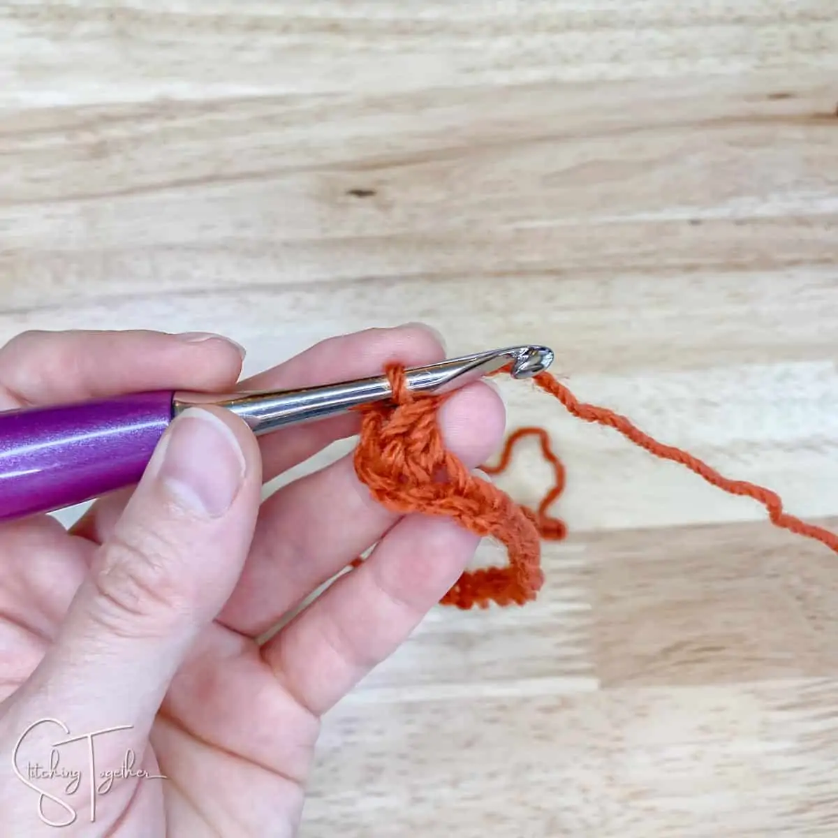 starting the first row of the double crochet ripple stitch