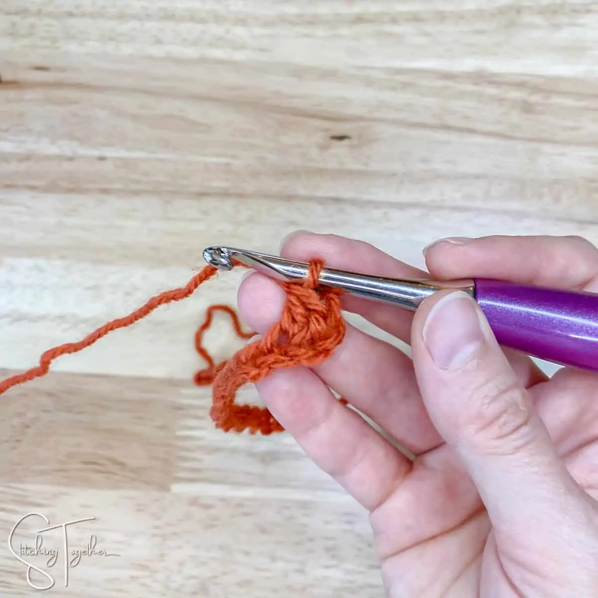 starting the first row of the double crochet ripple stitch