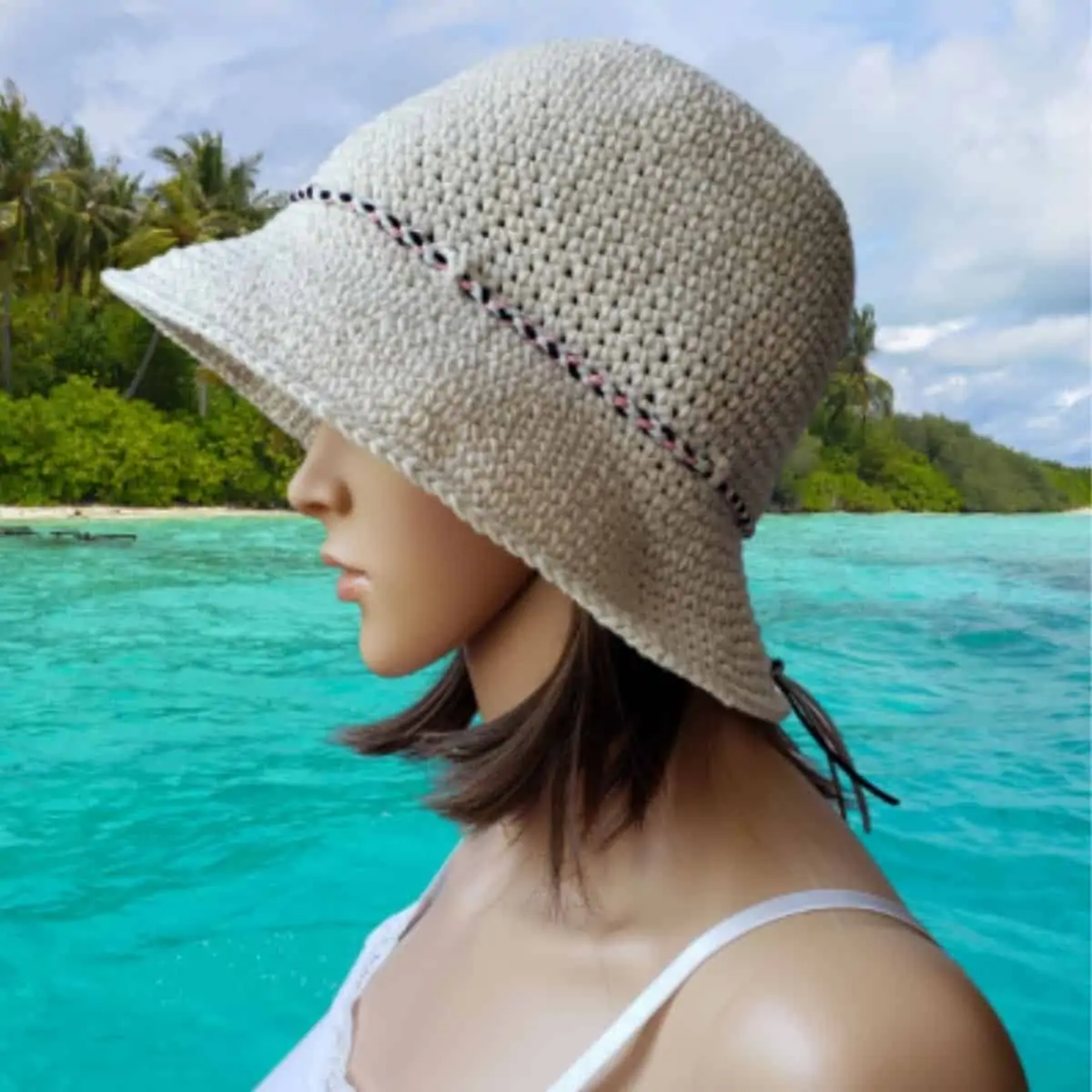 mannequin head wearing a sun hat