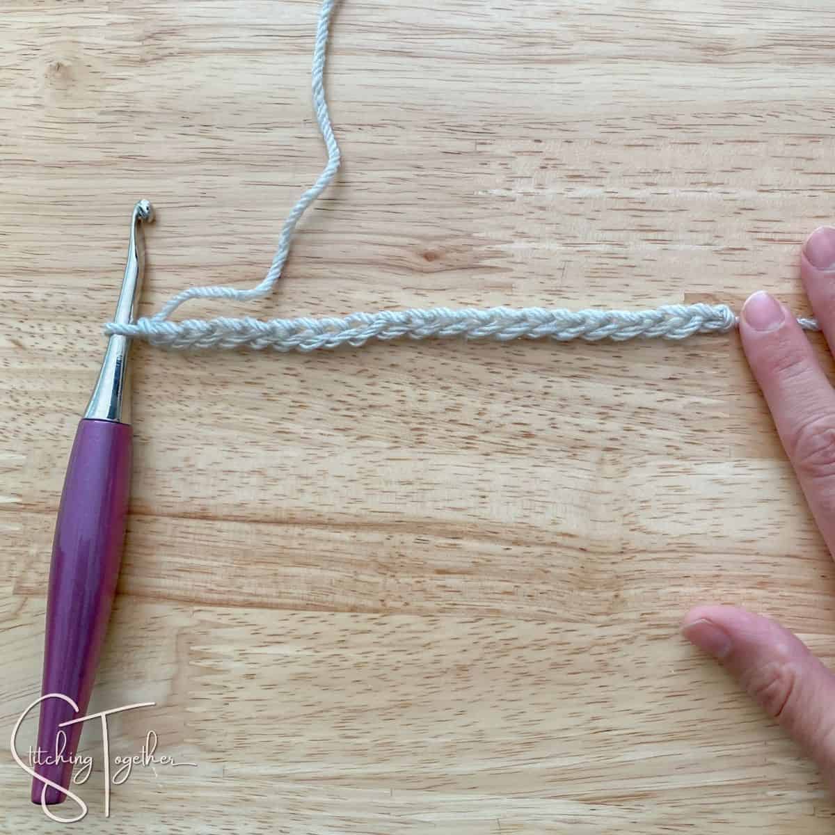 left handed starting crochet chain and crochet hook