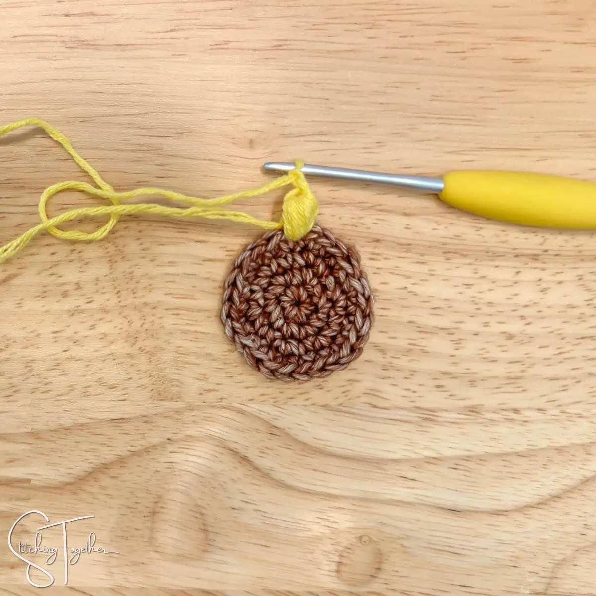 step by step crocheting the petals of a sunflower 2
