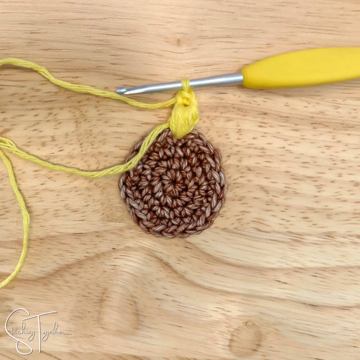 step by step crocheting the petals of a sunflower 3