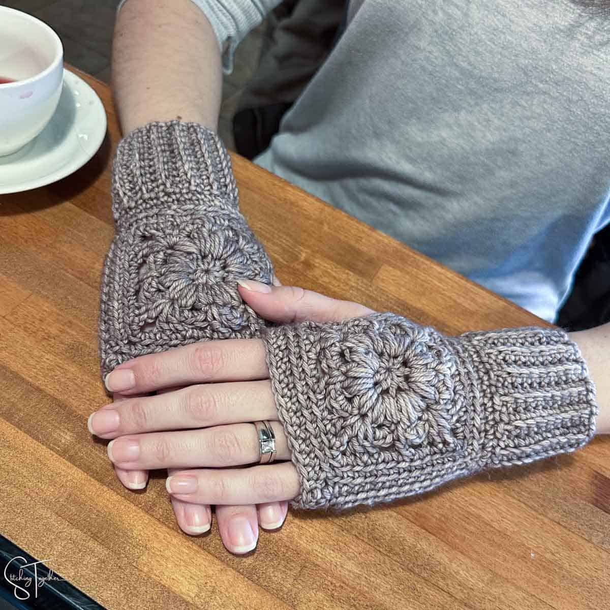 woman arms and hands wearing fingerless gloves