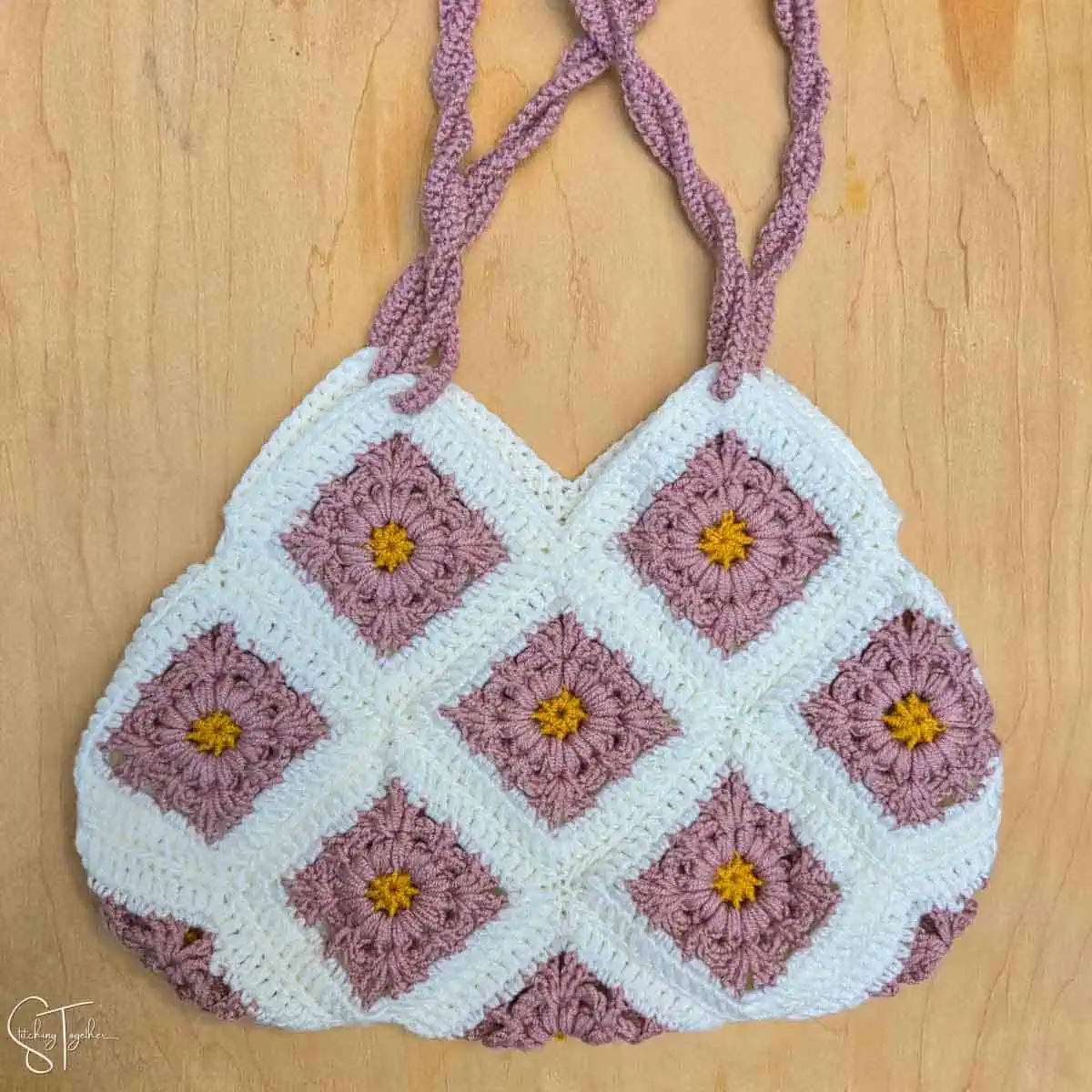 floral granny square purse laying flat